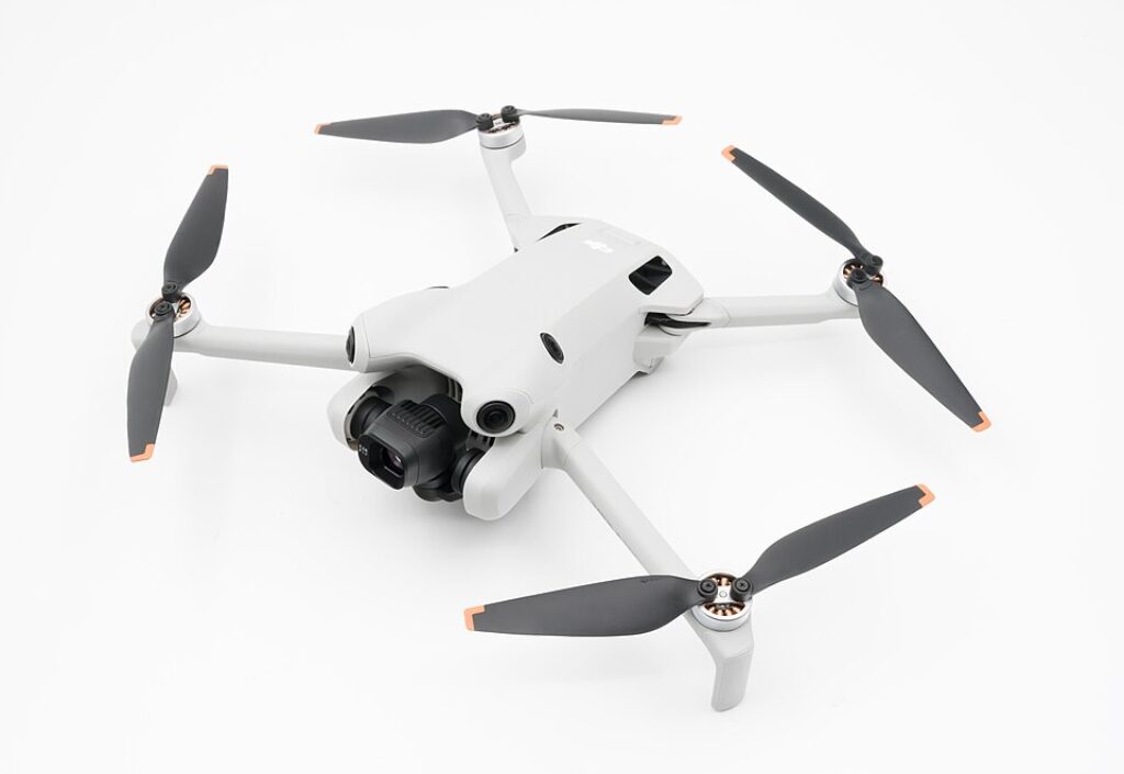 DJI Mini 4 Pro – רחפן קומפקטי לצילום אווירי